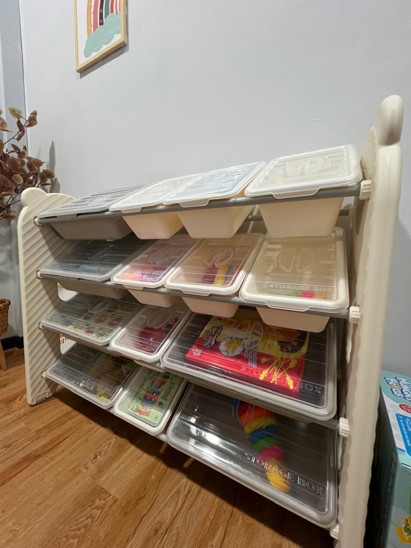 Room B toys